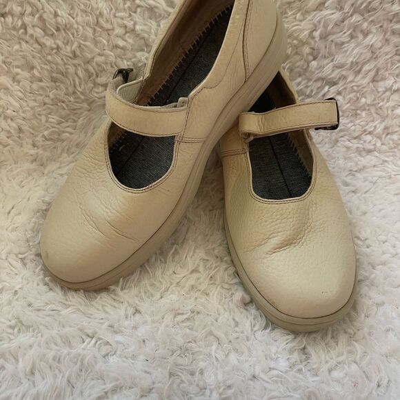 Comfort Merry Jane Leather Beige diabetic shoes Velcro strap rubber soles SZ10M - Picture 5 of 8